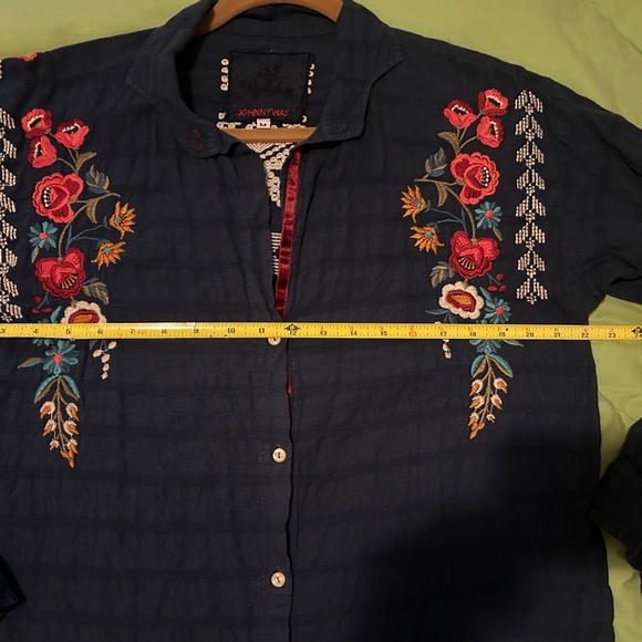 Johnny Was Navy button down top-fantastic Embroidery Coming & Going! - Picture 11 of 16
